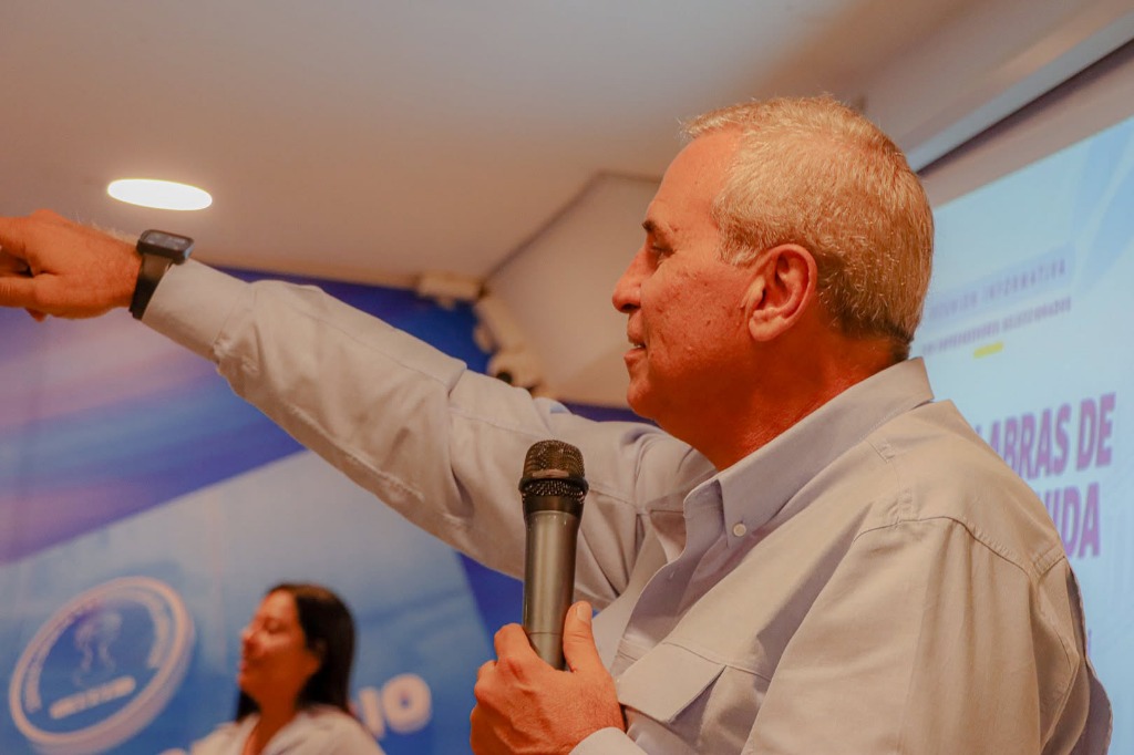 Presidente de la Cámara de Comercio y Producción de Lambayeque dirigiéndose a los emprendedores en Chiclayo